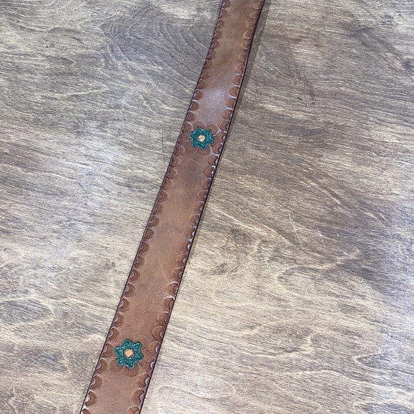 Levi’s size large brown full grain leather floral embossed belt - Picture 5 of 5